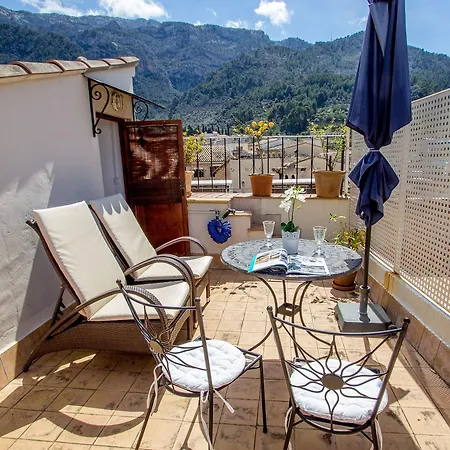 Abril Hotel