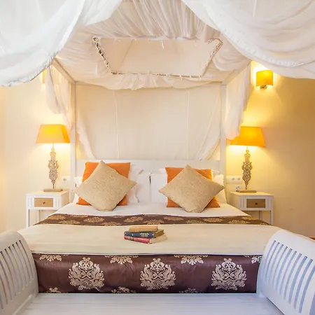 Abril Hotel