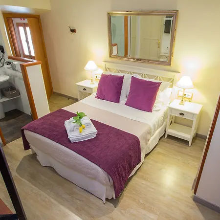 Abril Hotel