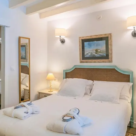 Hotel Abril